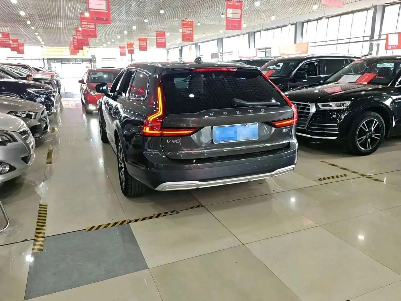 Volvo V90 2021 — Photo 6/9