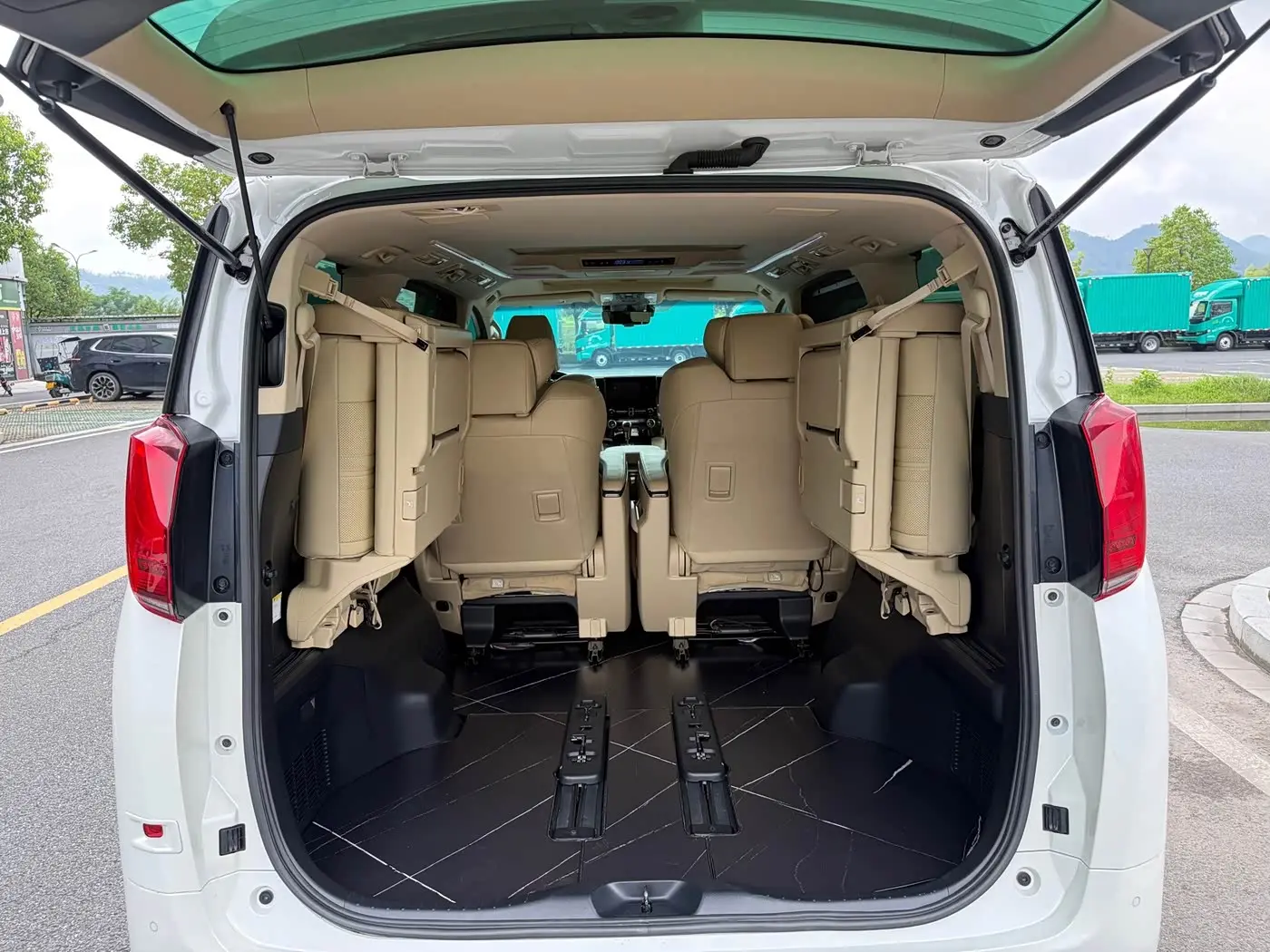Toyota Alphard 2022 — Photo 14/20