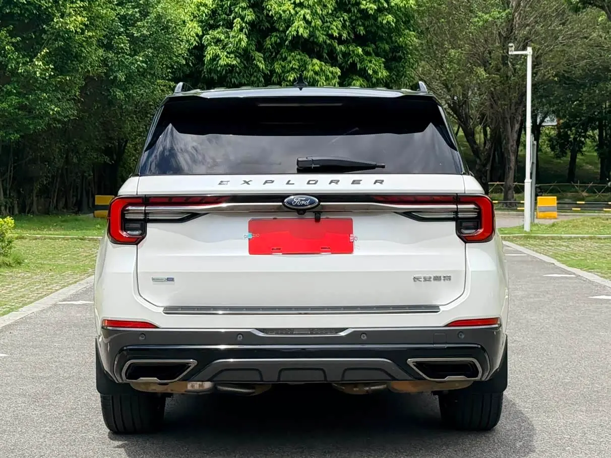 Ford Explorer 2023 — Фото 7/18
