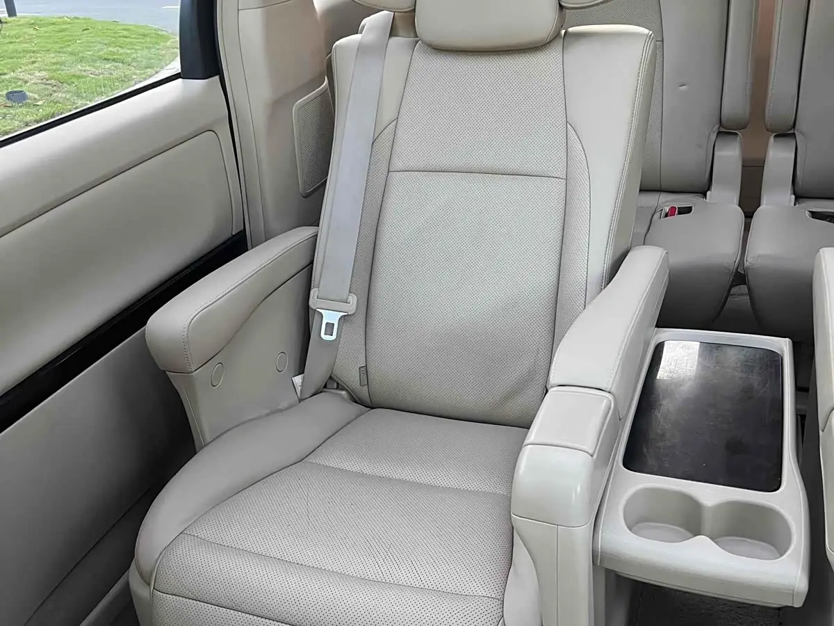 Toyota Alphard 2012 — Photo 10/12