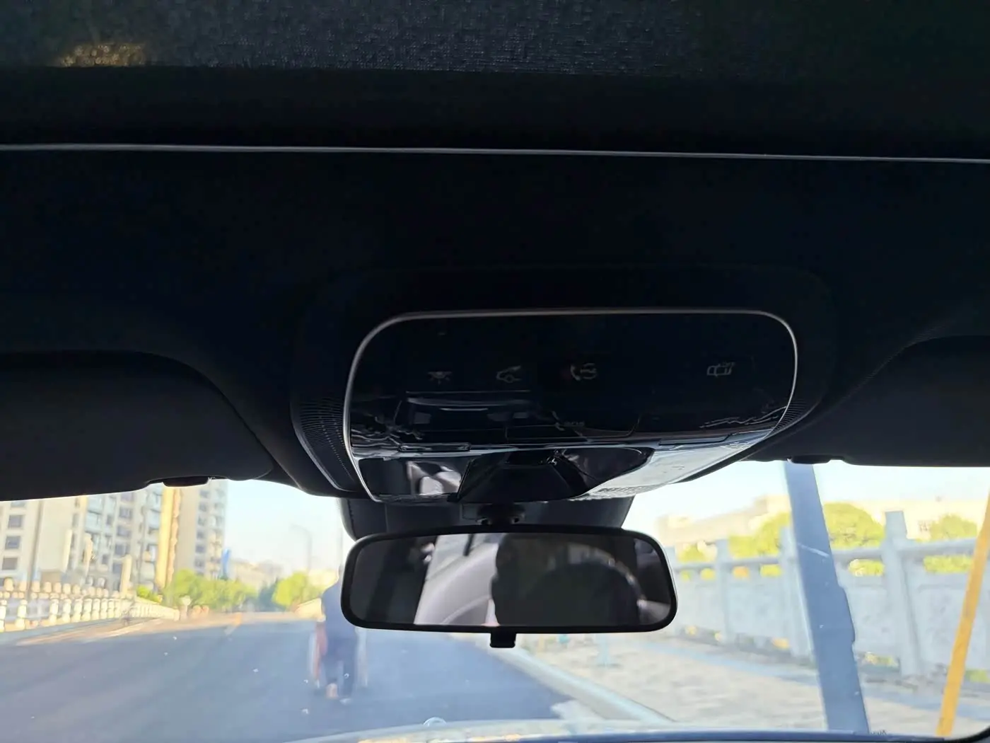 Mercedes-Benz C-Class 2024 — Photo 12/16