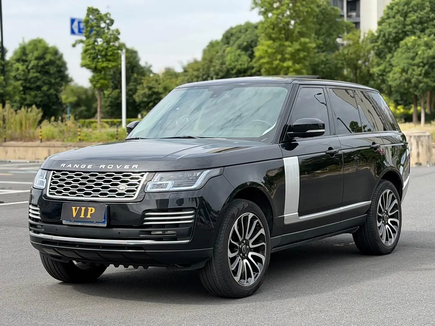 Land Rover Range Rover 2013 — Photo 1/10