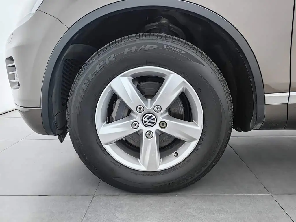 Volkswagen Touareg 2015 — Şəkil 17/20