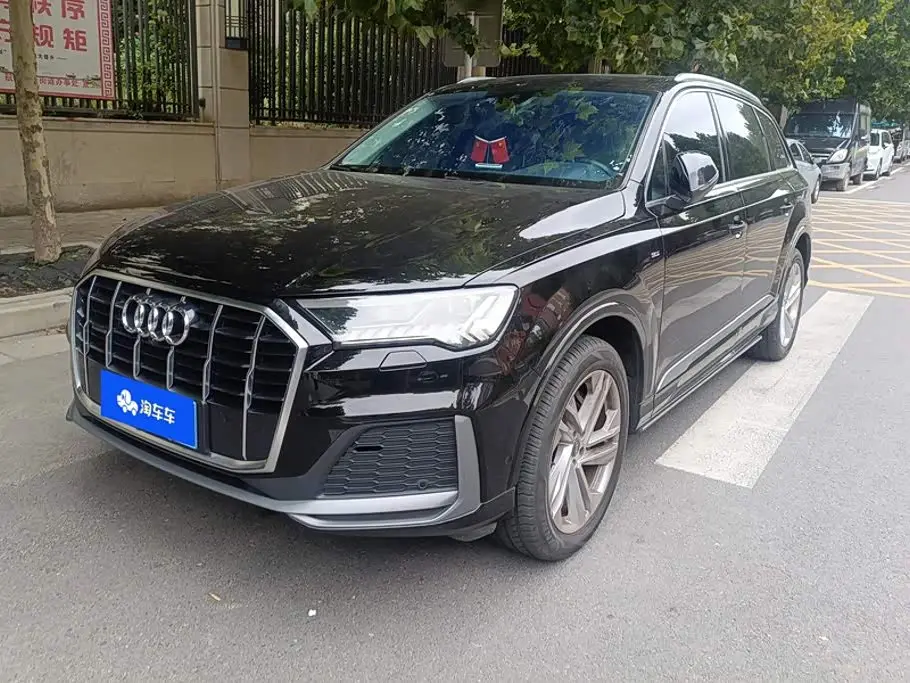 Audi Q7 2021 — Фото 1/16