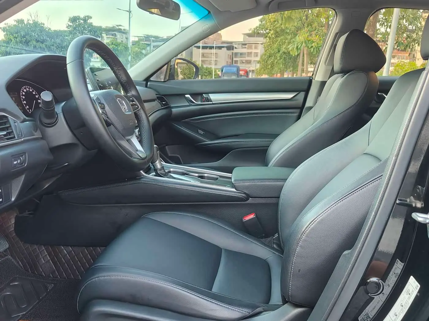 Honda Accord 2019 — Фото 15/19