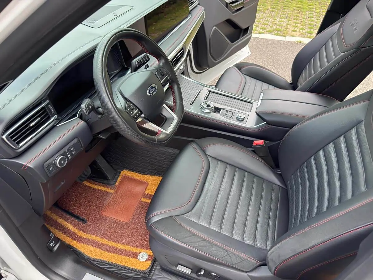 Ford Explorer 2023 — Фото 16/18
