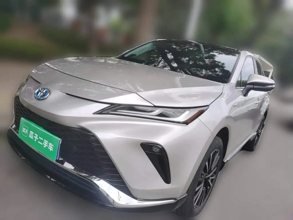 Toyota Venza 2022 — Photo 2/20
