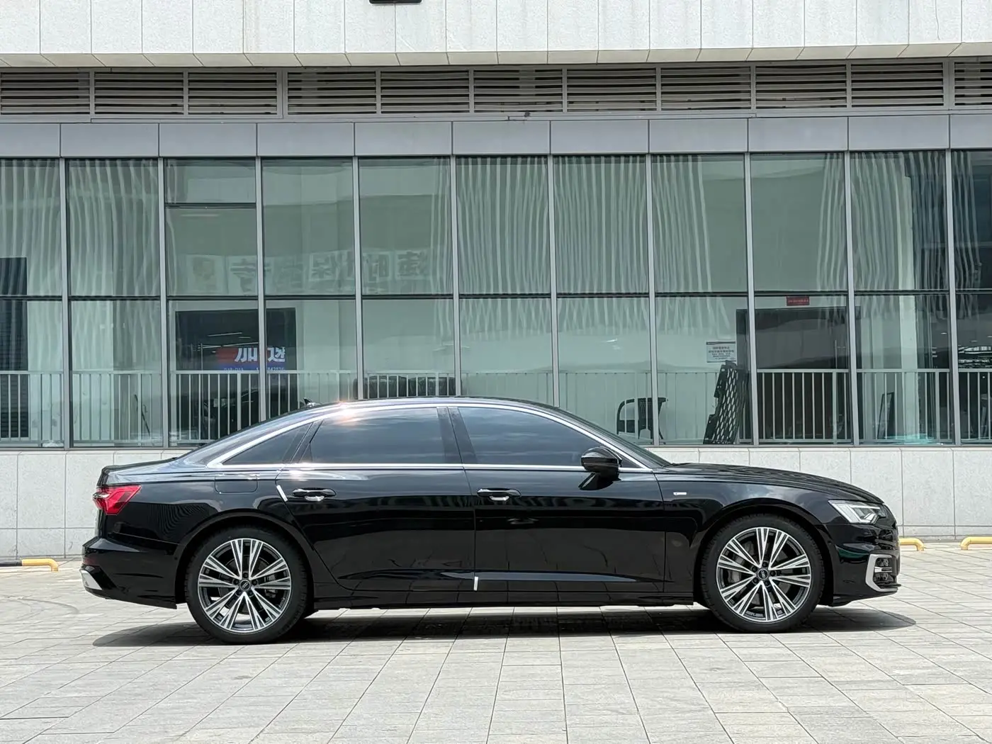 Audi A6L 2023 — Photo 4/20