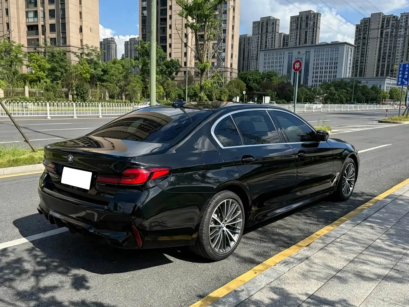 BMW 5 Series 2023 — Photo 7/20