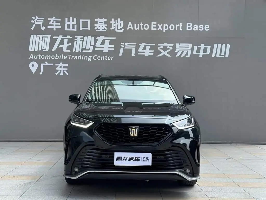 Toyota Crown Kluger 2023 — Photo 2/14