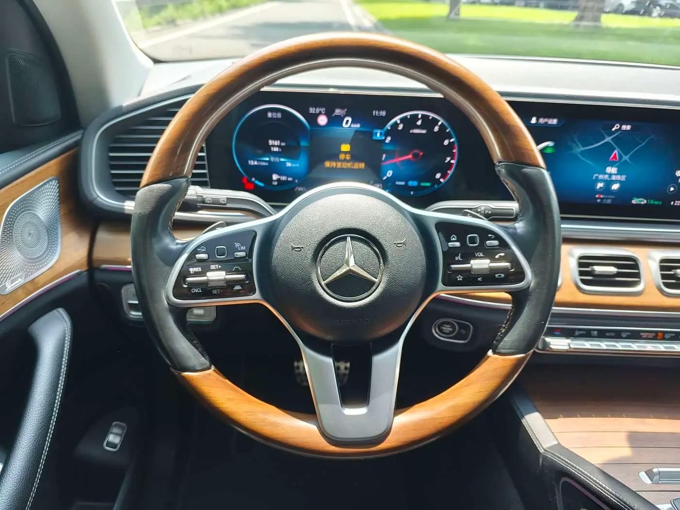 Mercedes-Benz GLS 2020 — Photo 11/20
