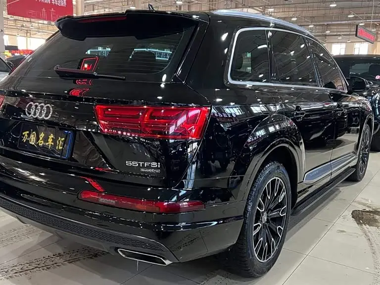 Audi Q7 2019 — Photo 11/20