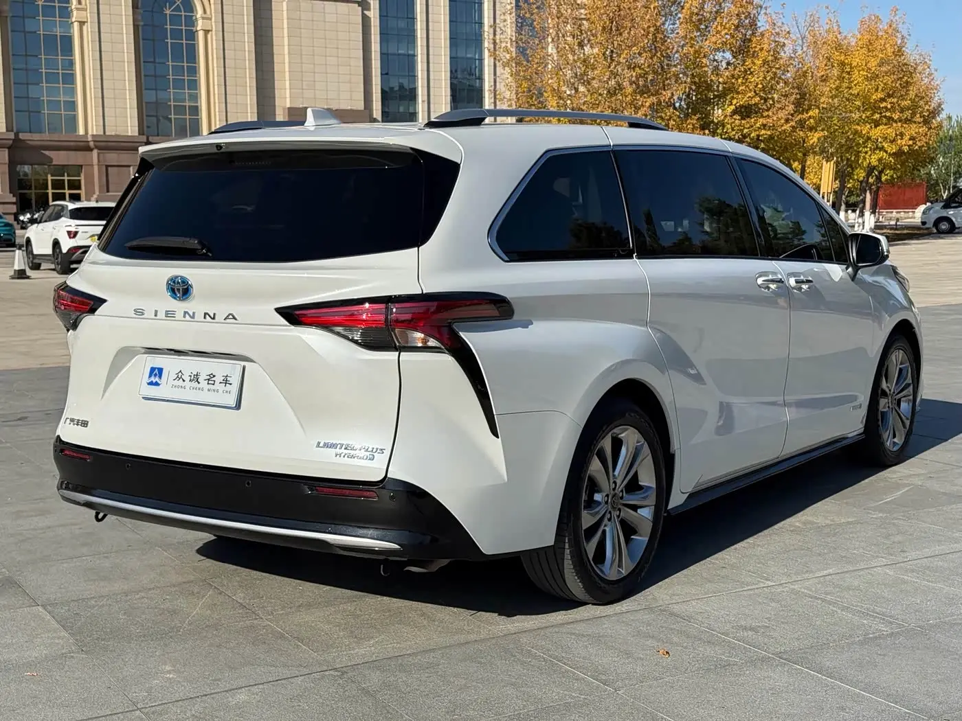 Toyota Sienna 2023 — Фото 9/9