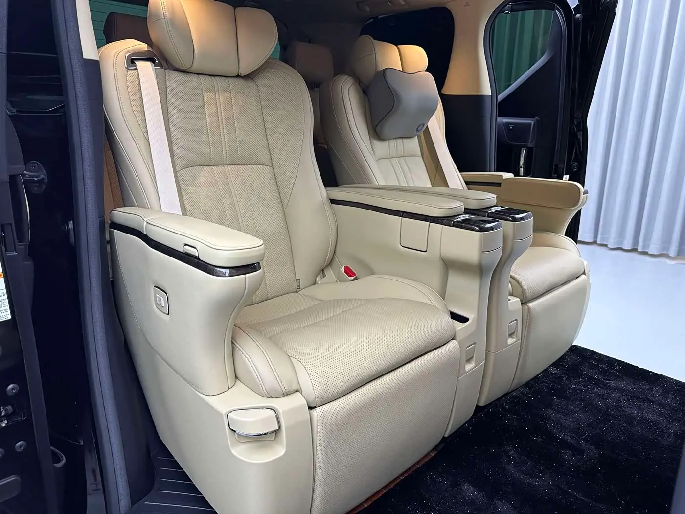 Toyota Alphard 2019 — Photo 11/15
