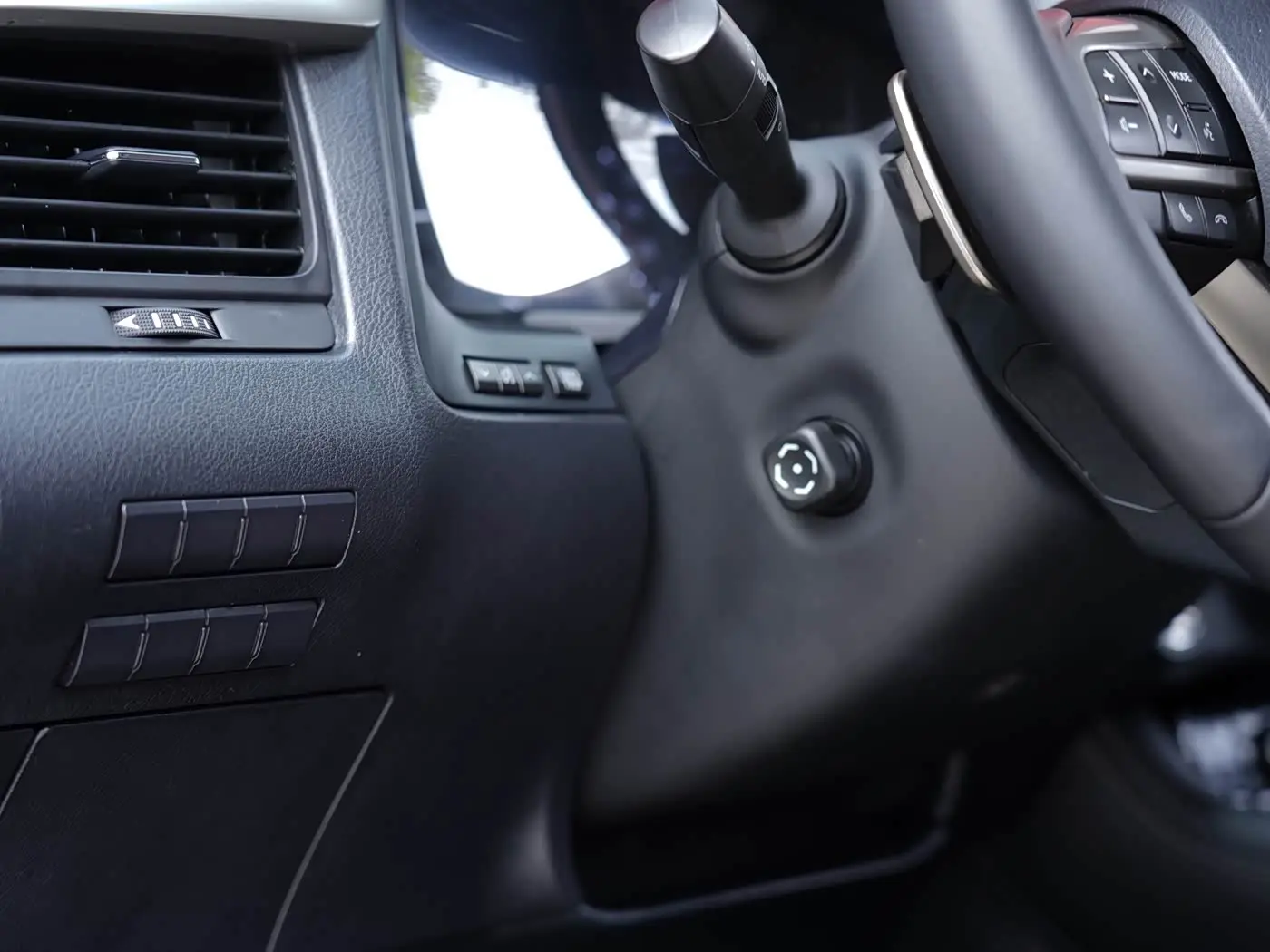 Lexus RX 2019 — Photo 19/20