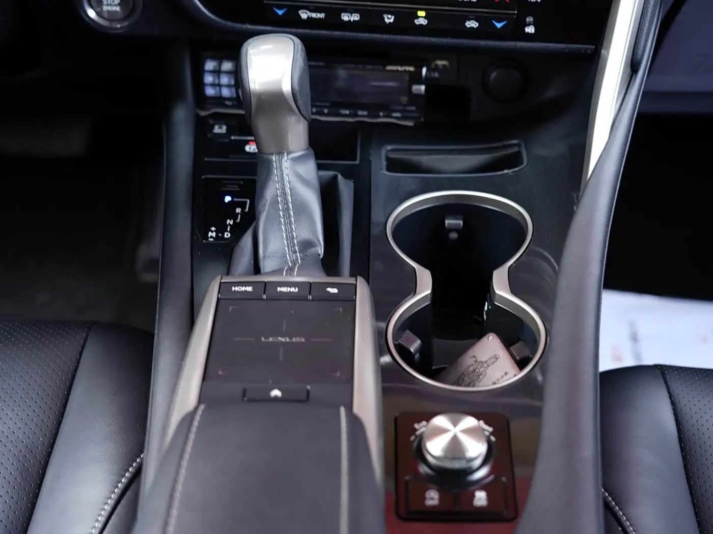 Lexus RX 2019 — Photo 13/20