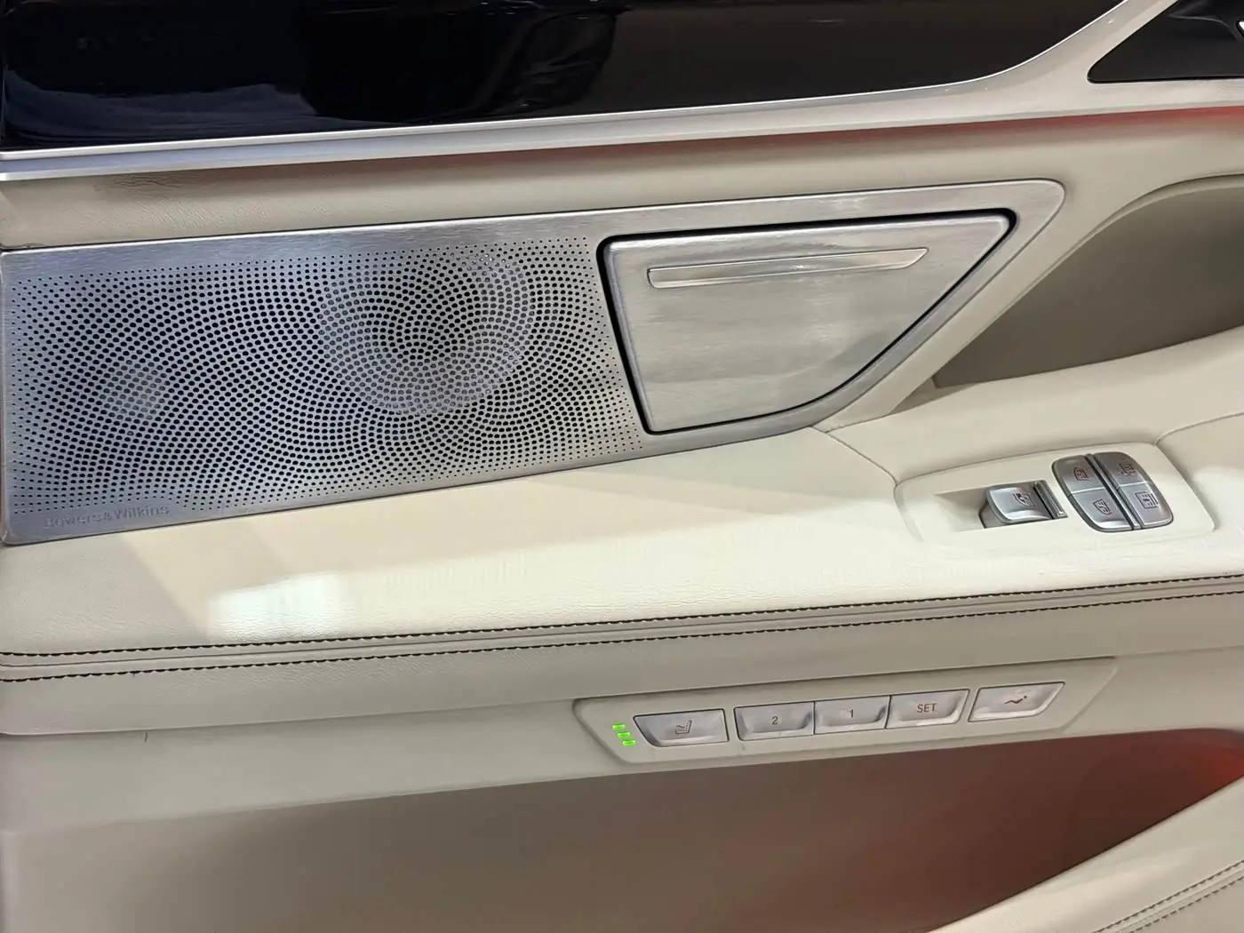BMW 7 Series 2017 — Фото 12/16