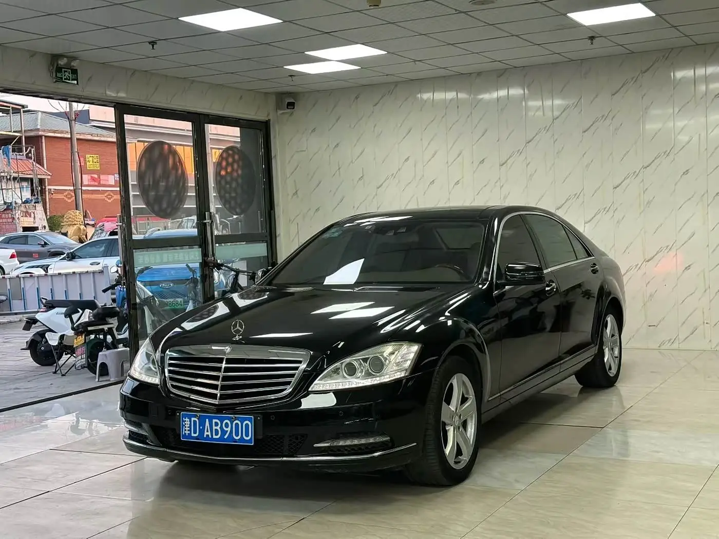 Mercedes-Benz S-Class 2011 — Photo 1/9