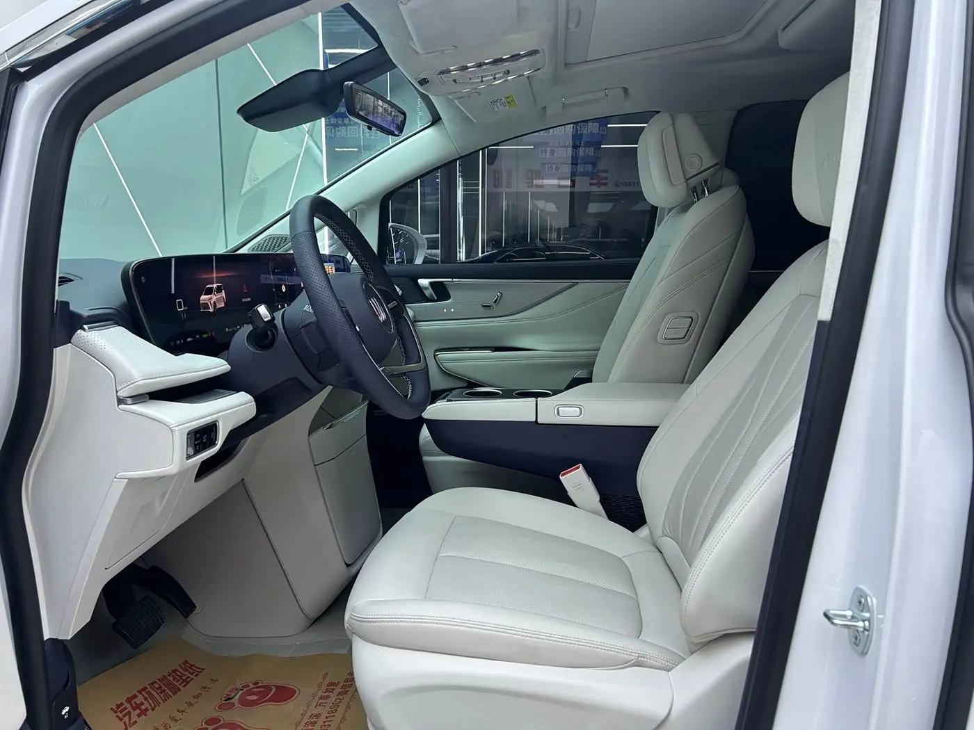 Buick GL8 New Energy 2025 — Photo 6/17