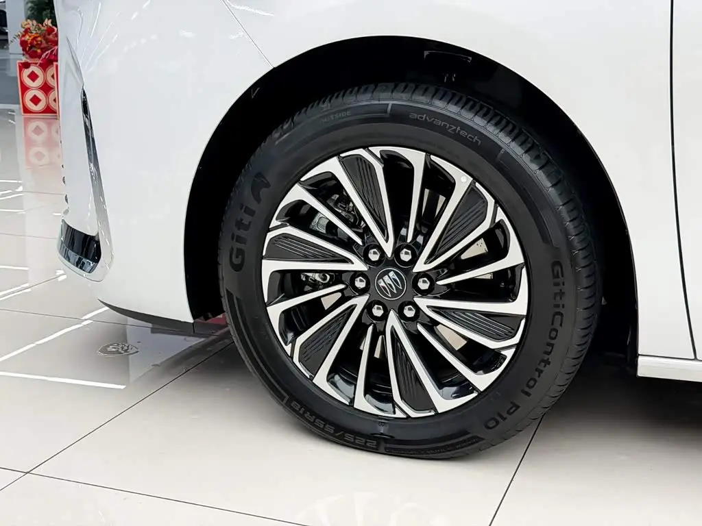 Buick GL8 New Energy 2025 — Photo 3/17