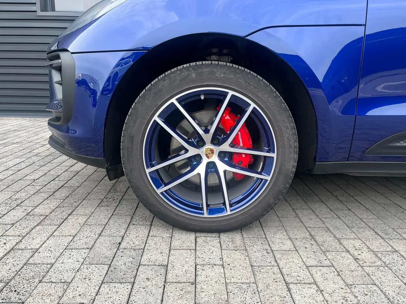 Porsche Macan 2023 — Photo 17/18