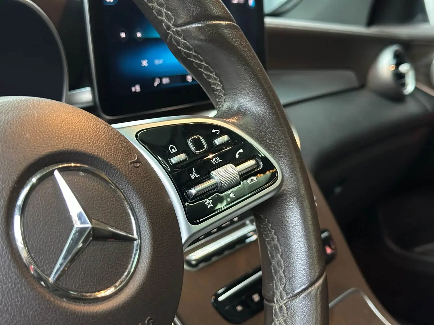 Mercedes-Benz GLC 2022 — Photo 17/20