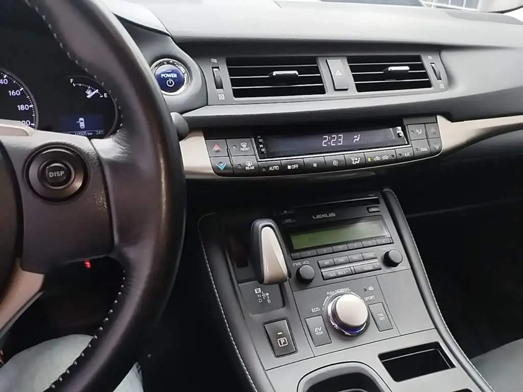Lexus CT 2018 — Şəkil 13/20