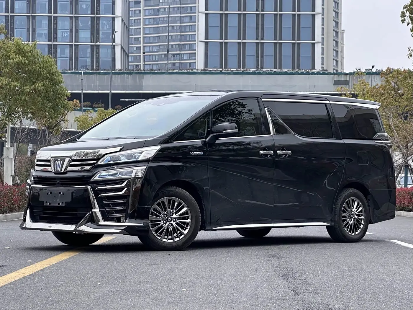 Toyota Vellfire 2022 — Photo 2/20