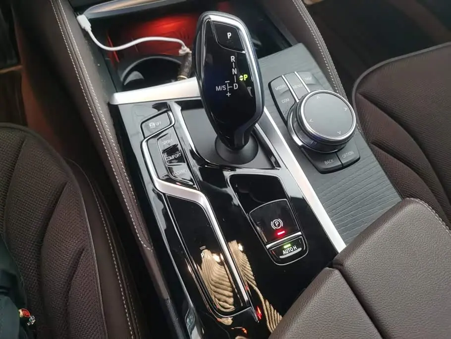 BMW 5 Series 2023 — Photo 16/16