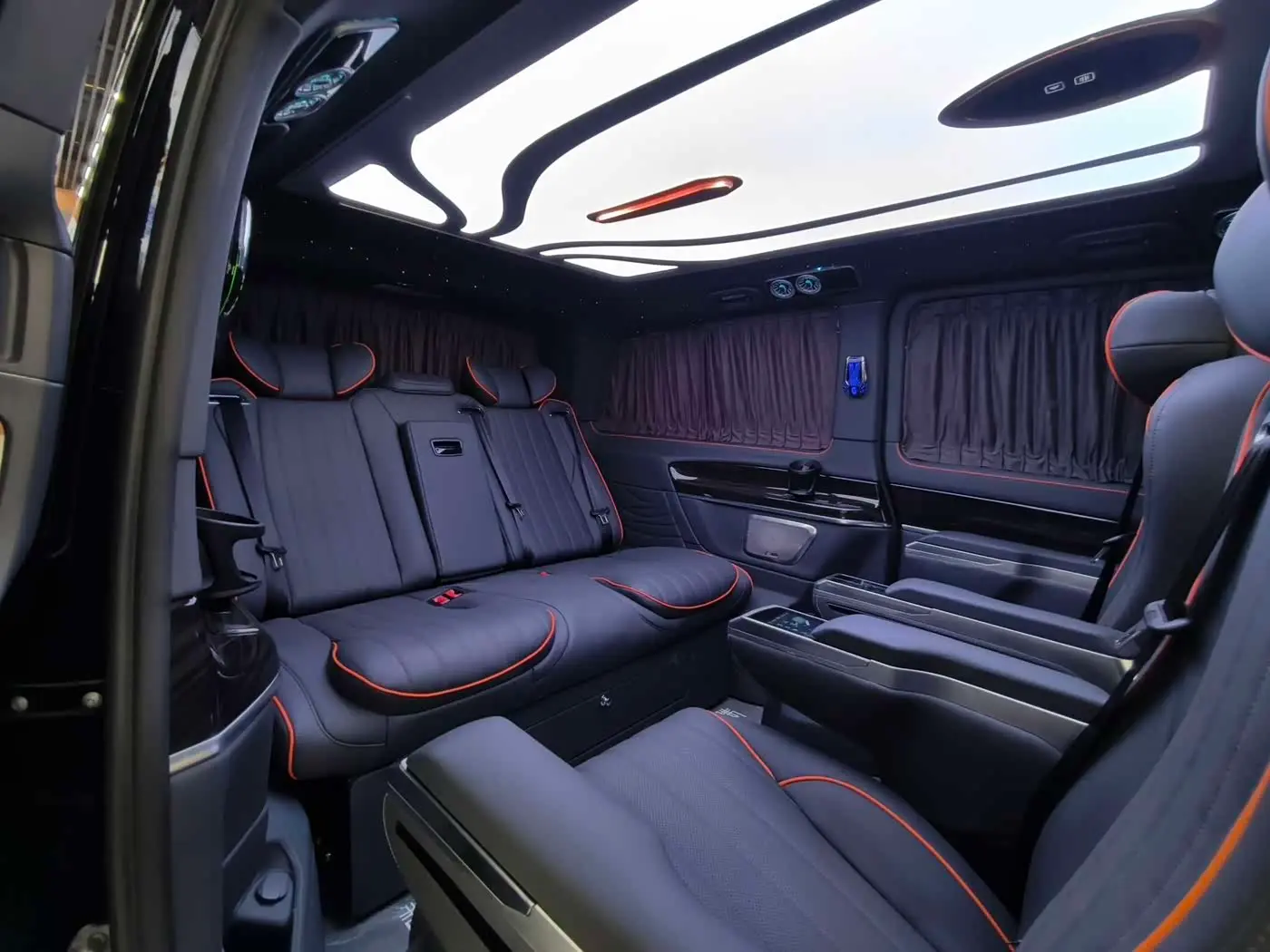 Mercedes-Benz V-Class 2020 — Photo 14/19