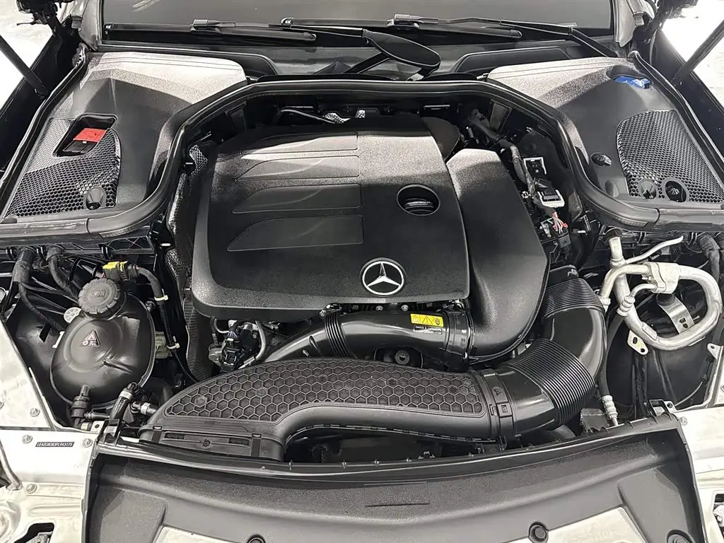Mercedes-Benz E-Class 2023 — Photo 8/20