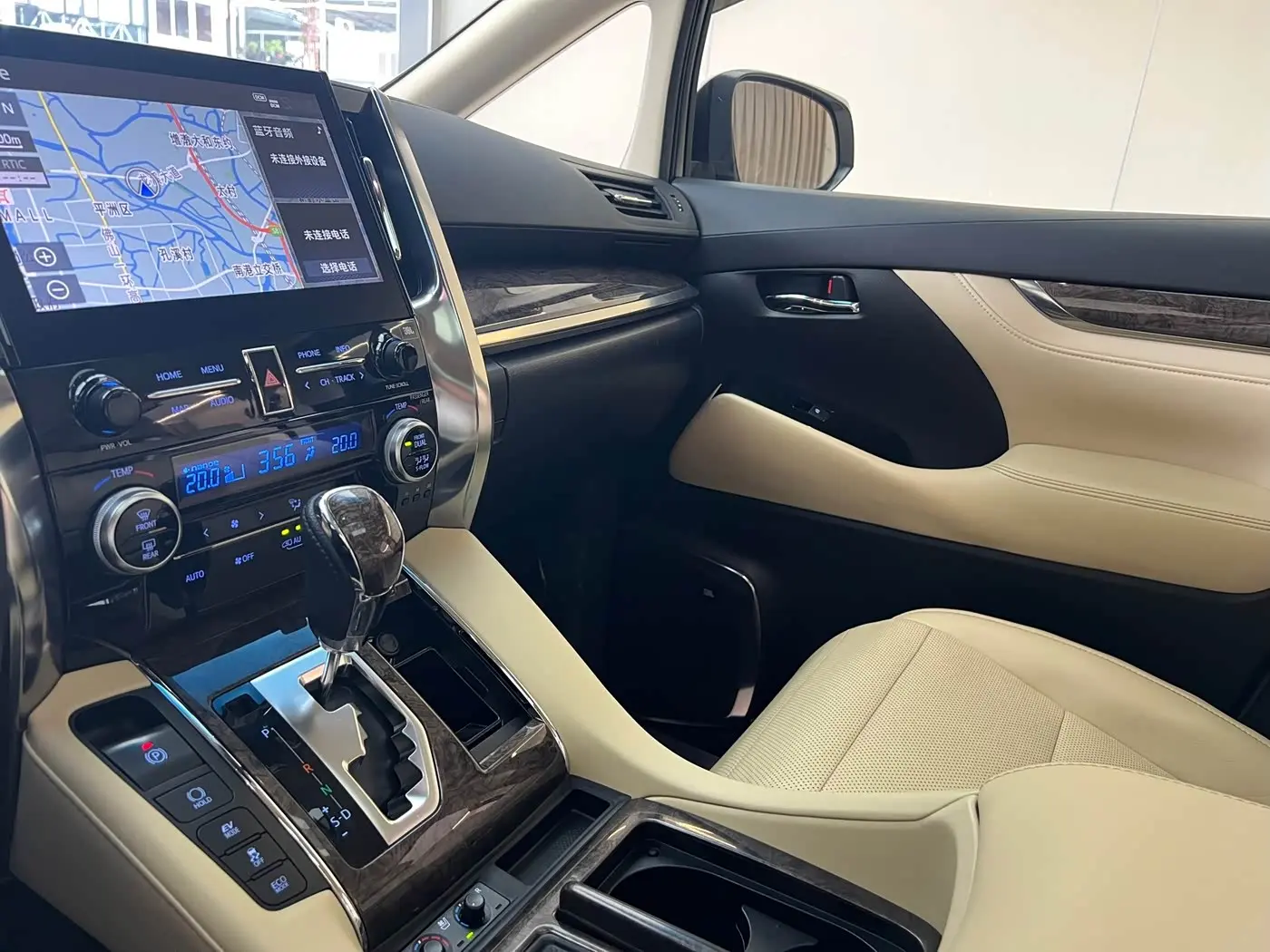 Toyota Alphard 2020 — Photo 11/20