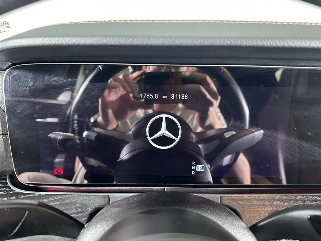 Mercedes-Benz E-Class 2023 — Photo 12/20