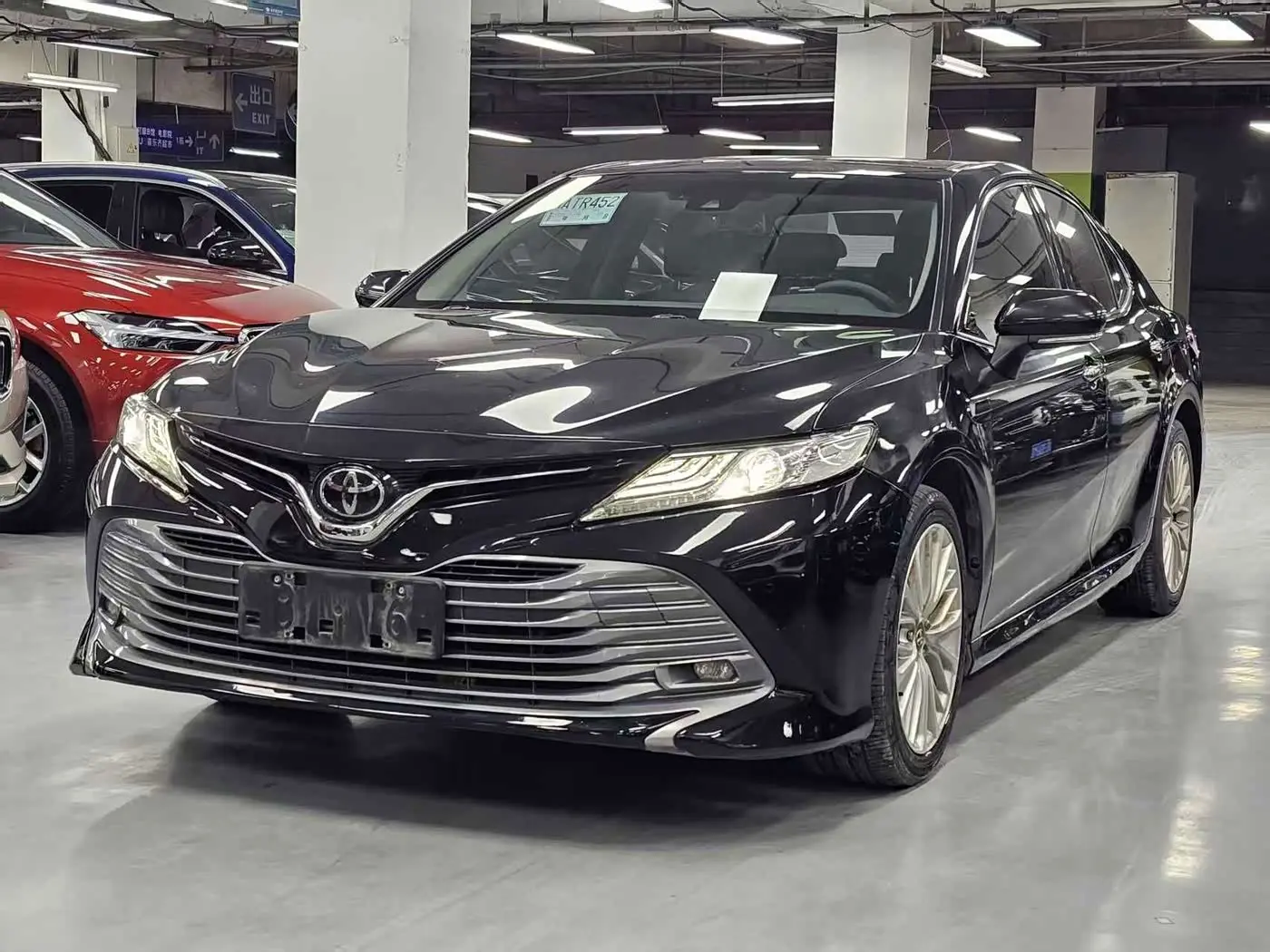 Toyota Camry 2019 — Фото 1/18