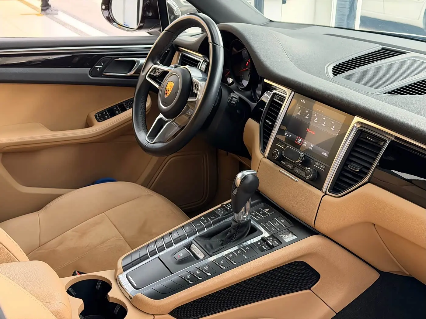 Porsche Macan 2017 — Photo 17/20