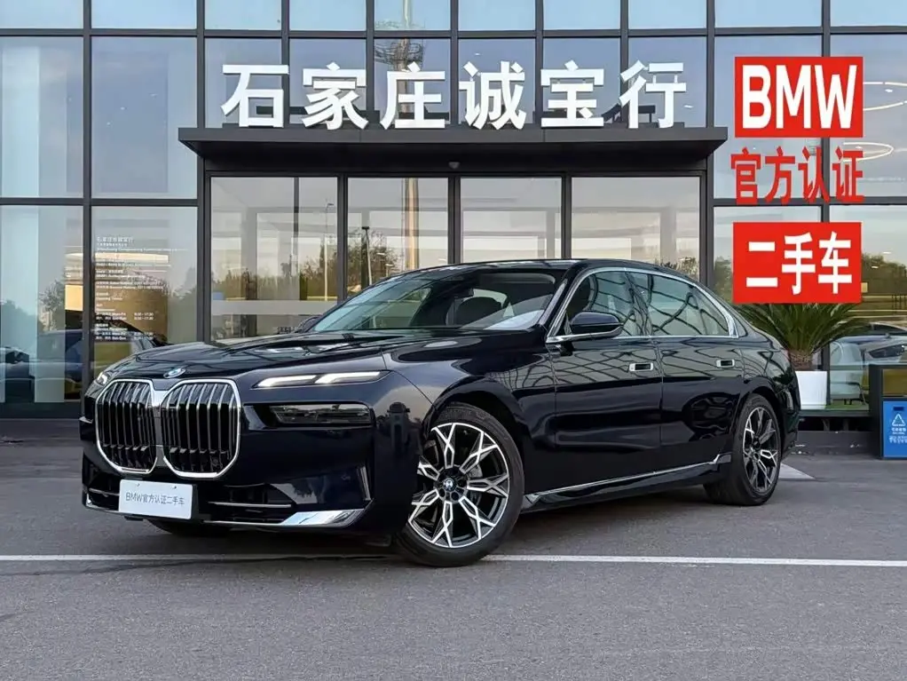 BMW 7 Series 2025 — Фото 1/17