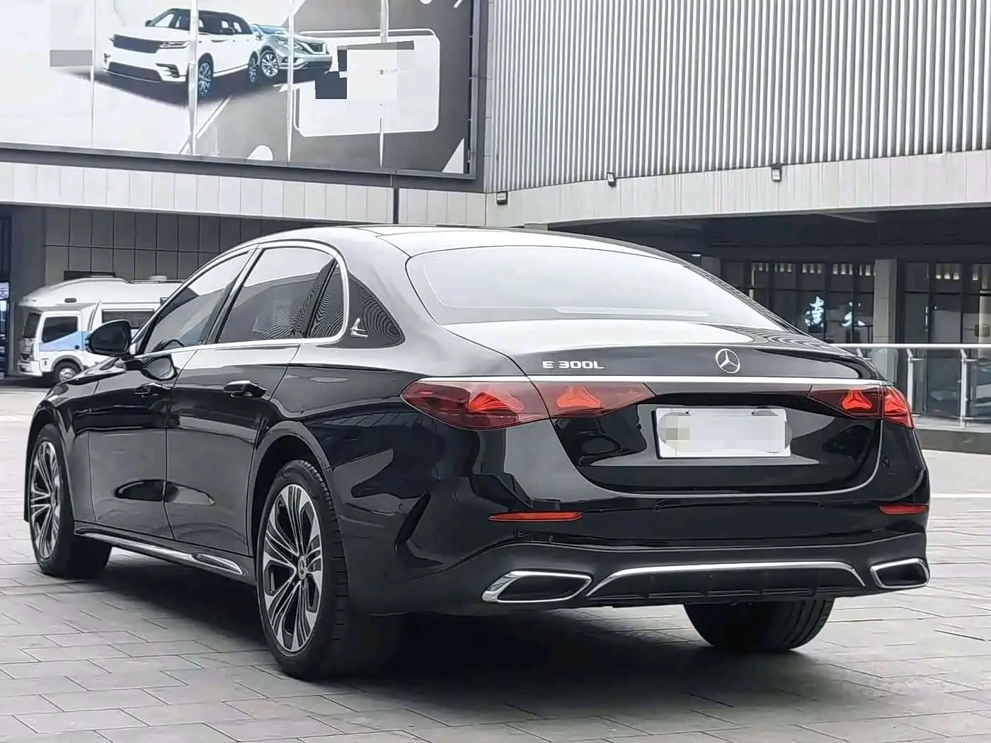 Mercedes-Benz E-Class 2023 — Photo 9/11