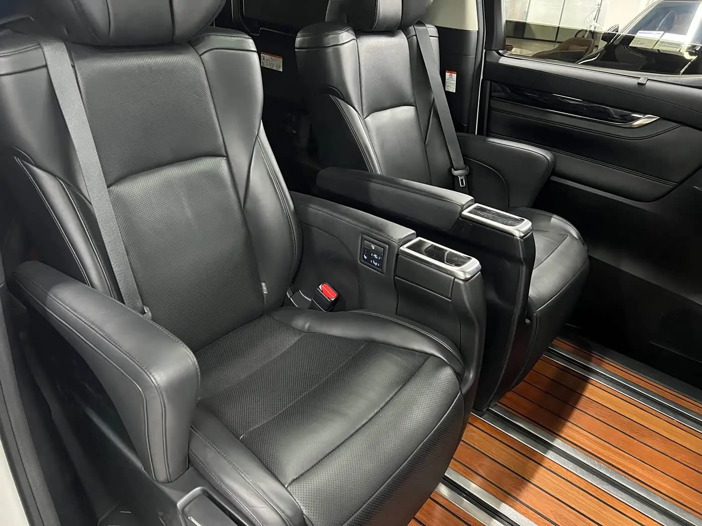 Toyota Vellfire 2021 — Фото 13/20