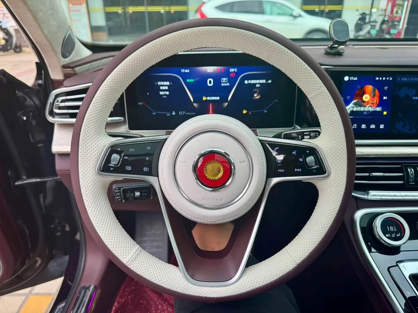 Hongqi H9 2021 — Şəkil 8/20