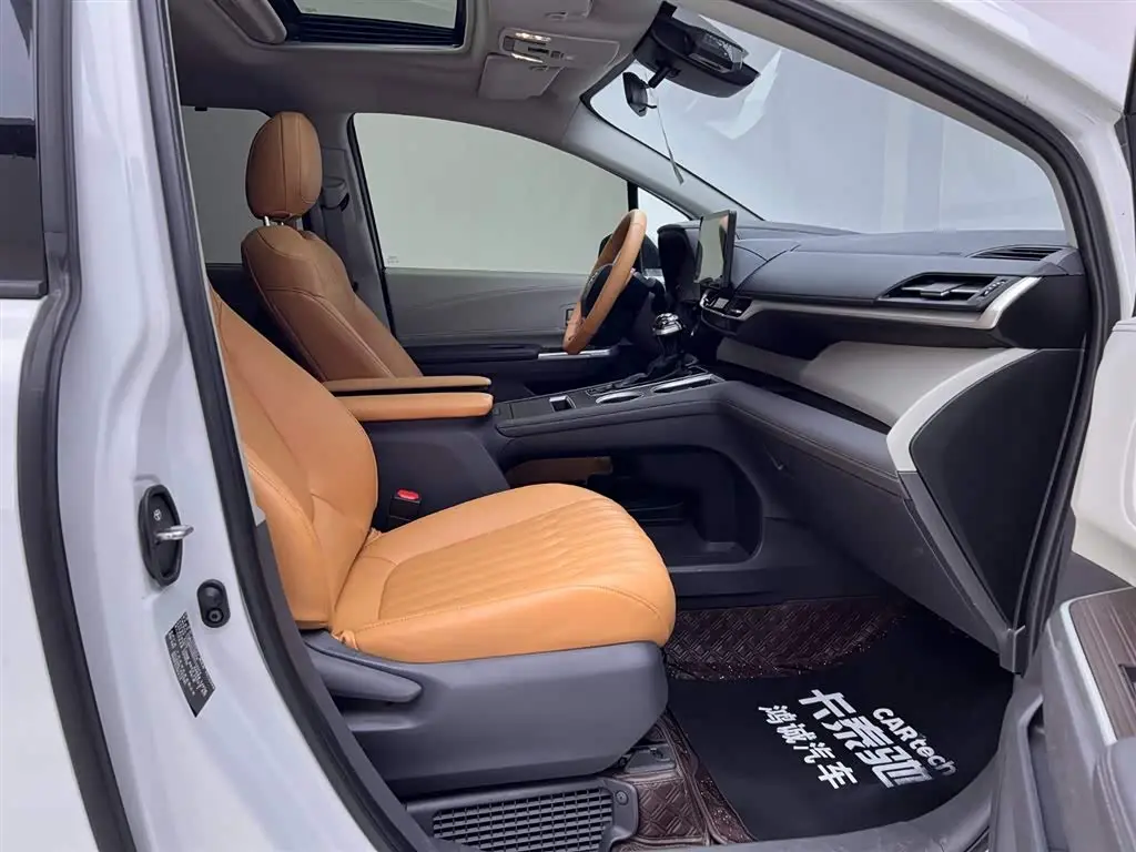 Toyota Sienna 2023 — Photo 17/20