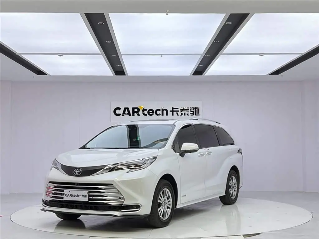 Toyota Sienna 2023 — Photo 1/20