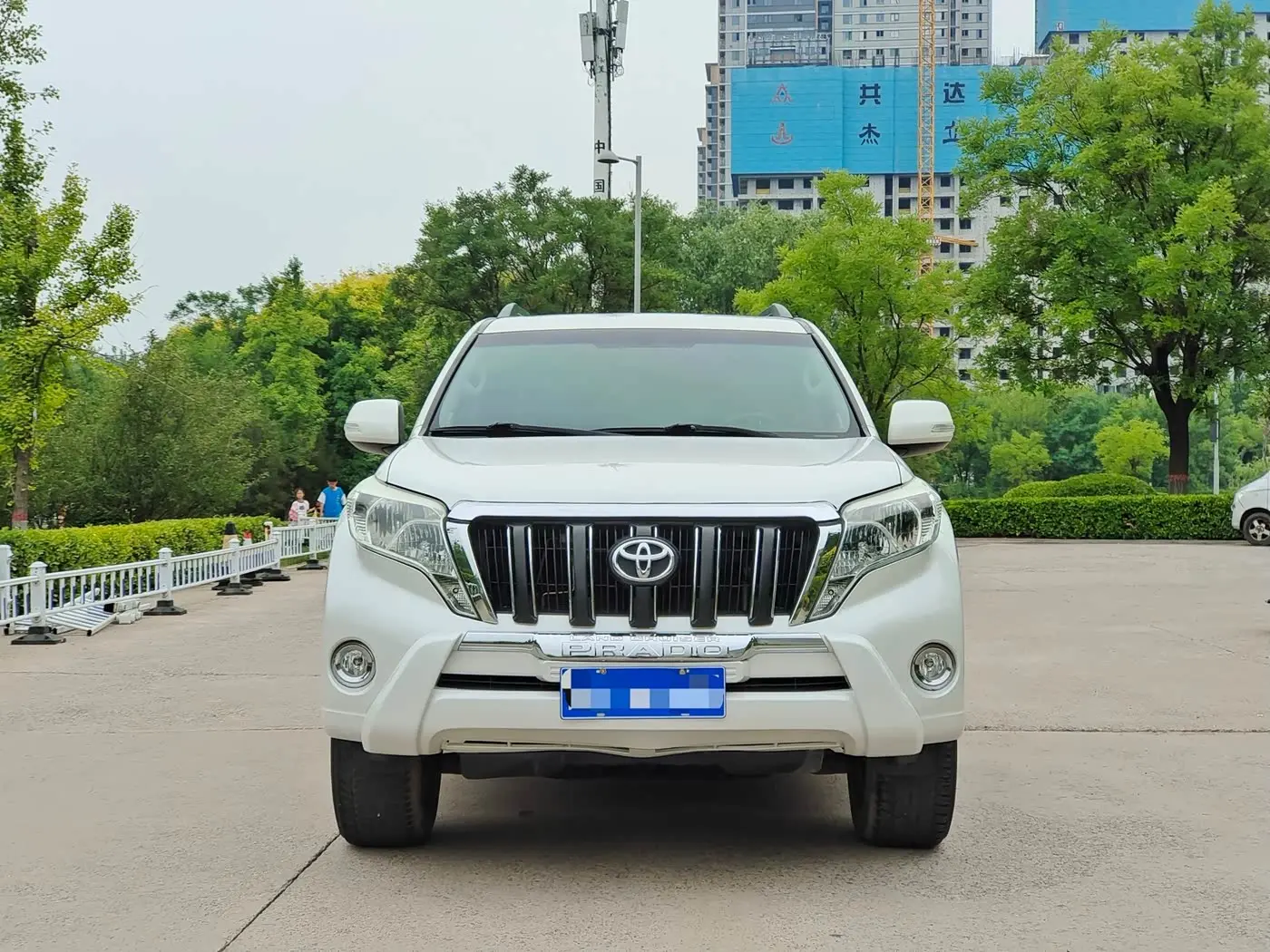 Toyota Prado 2017 — Photo 2/11