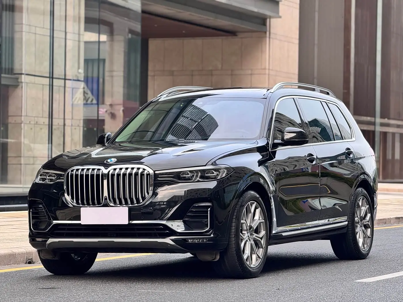 BMW X7 2019 — Фото 1/20