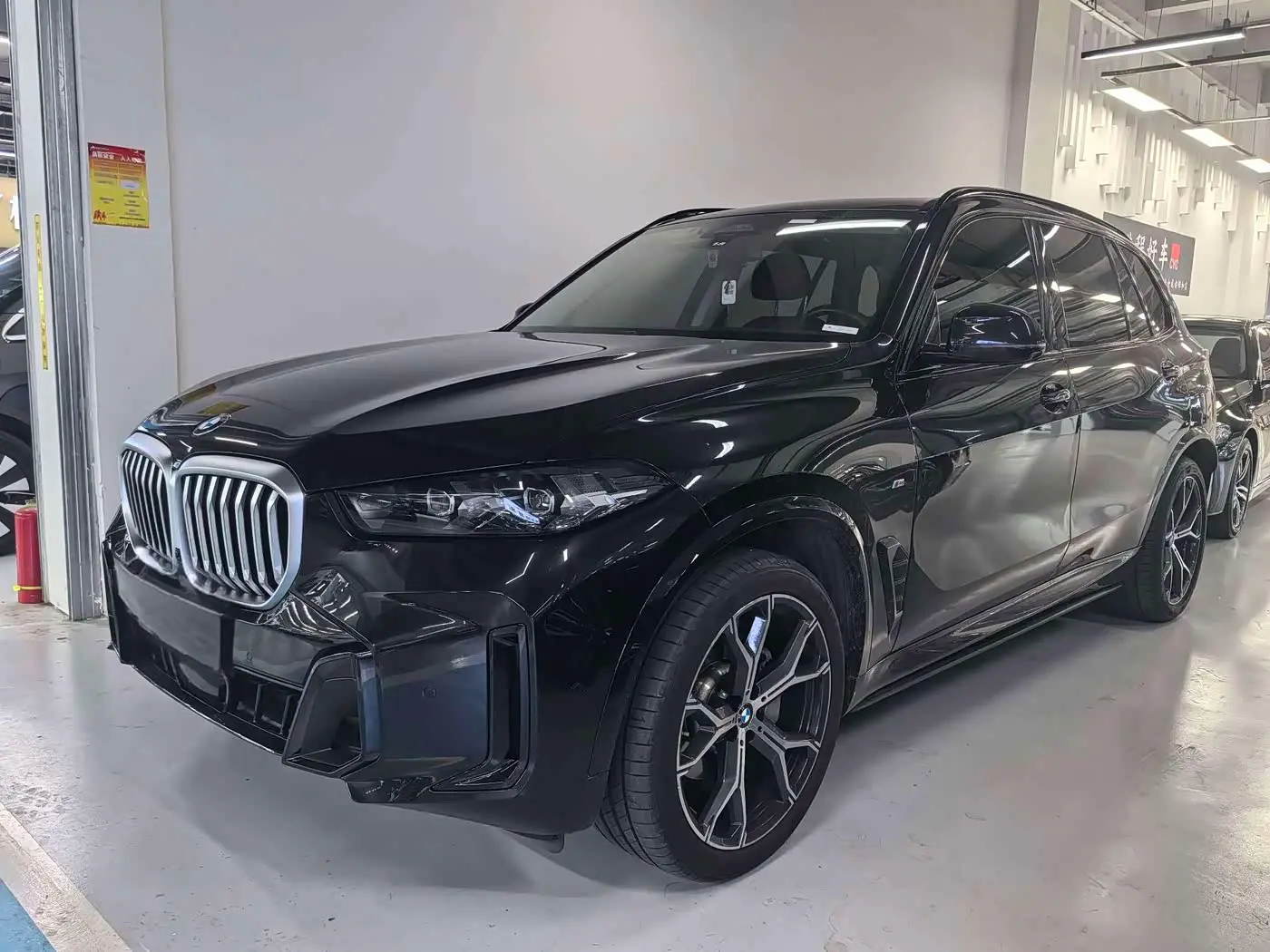 BMW X5 2025 — Photo 1/1