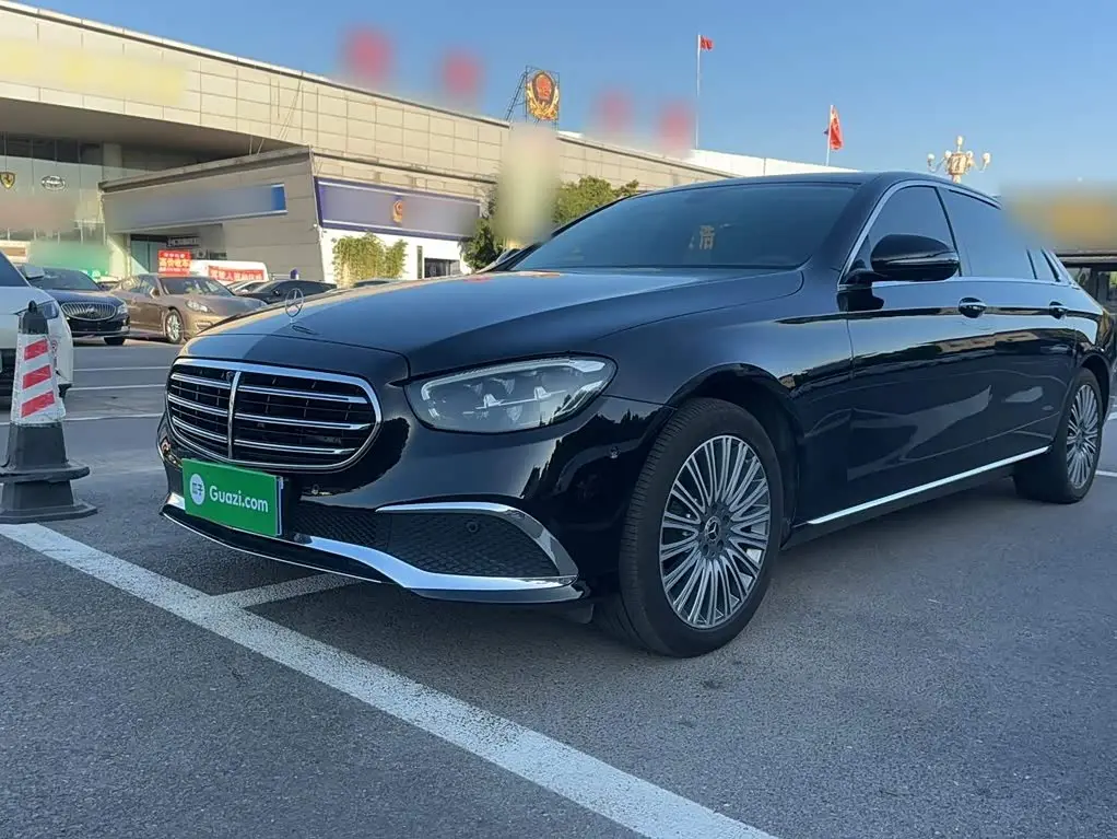 Mercedes-Benz E-Class 2022 — Photo 1/20