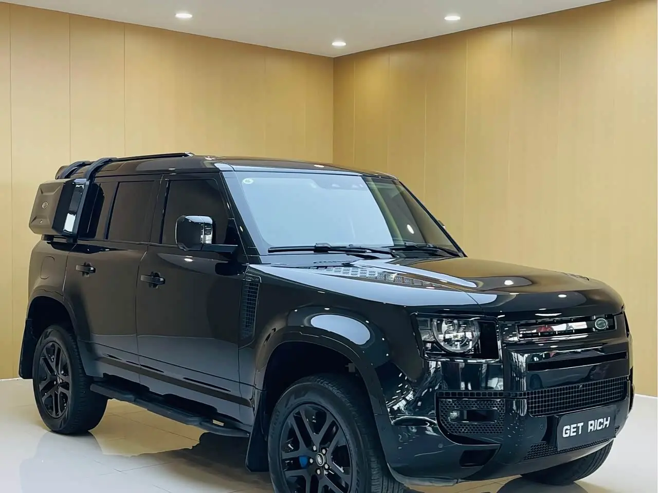 Land Rover Defender 2023 — Photo 3/18