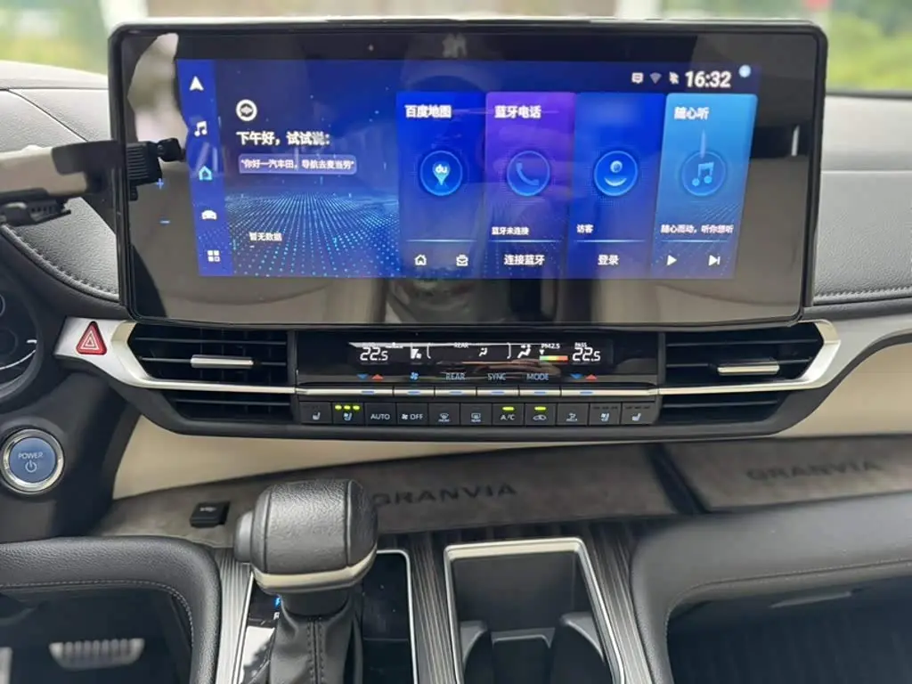 Toyota Granvia 2023 — Photo 14/20