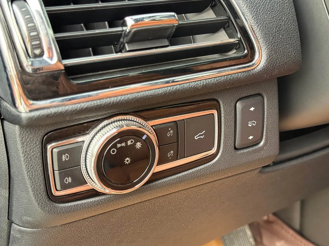 Lincoln Navigator 2019 — Фото 9/20