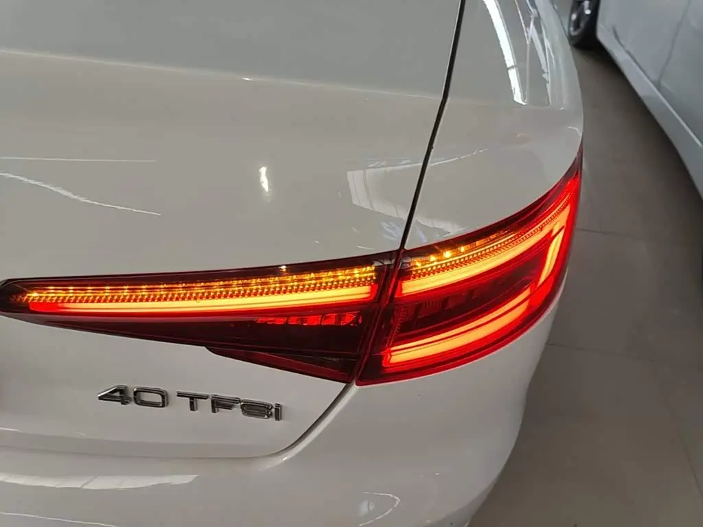 Audi A4L 2019 — Şəkil 8/20