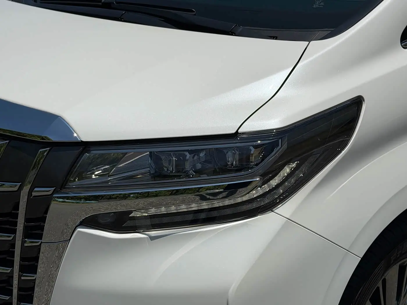 Toyota Alphard 2023 — Photo 12/20